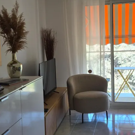Chez Sandrine Au Beauvallon דירה *